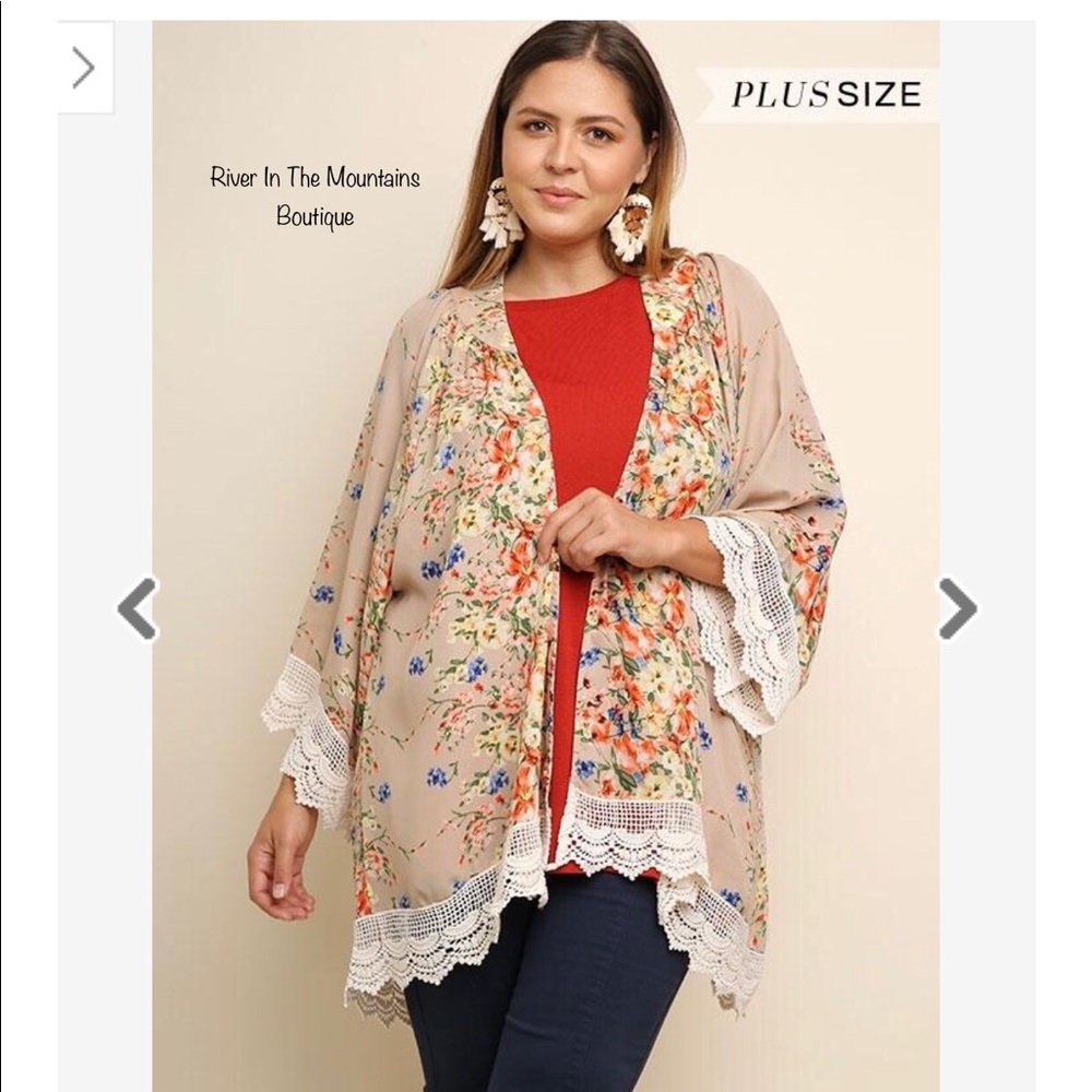 NWT! Stunning Boho Floral Kimono With Lace Trim!